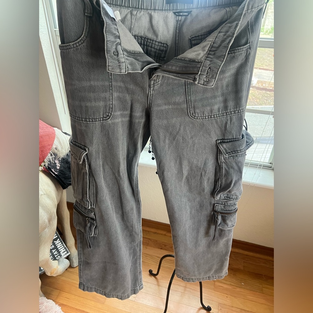 Aeropostale Grey Mid Rise Cargo Pants